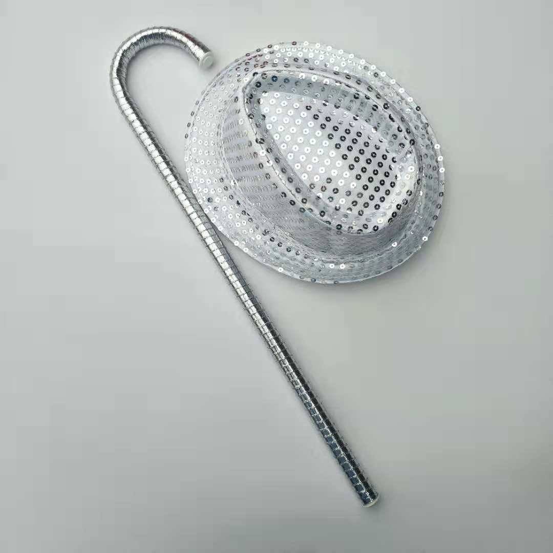Children's white hat + crutches